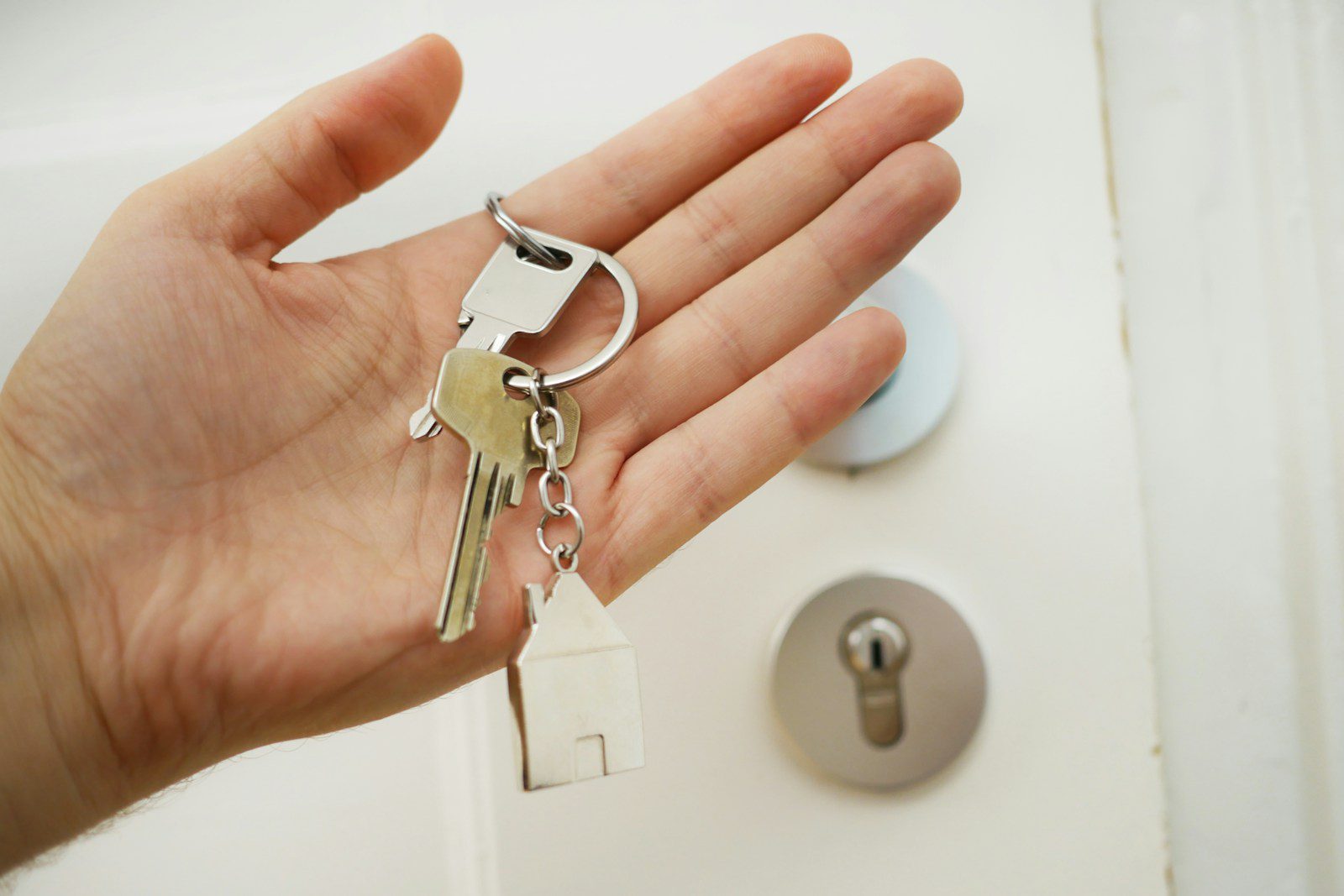 Thailand's ฿3 Million Property Visa Is Suspended. Here's Why I Wouldn't Panic. 8 Key in the door of a new home